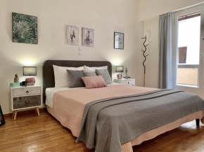 Nadia's apartment , Athens